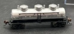 Bachmann CARBIDE AND CARBON CHEMICALS - 3-DOME TANK CAR N Scale Used Excellent(Bachmann Carbide And Carbon Chemicals 3 Dome Tank Car Used Excellent)
