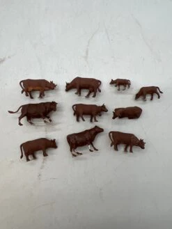 HOFIGURES 10 Brown Cows PACK 1 HO SCALE USED(Hofigures 10 Brown Cows Pack 1 Ho Scale New)