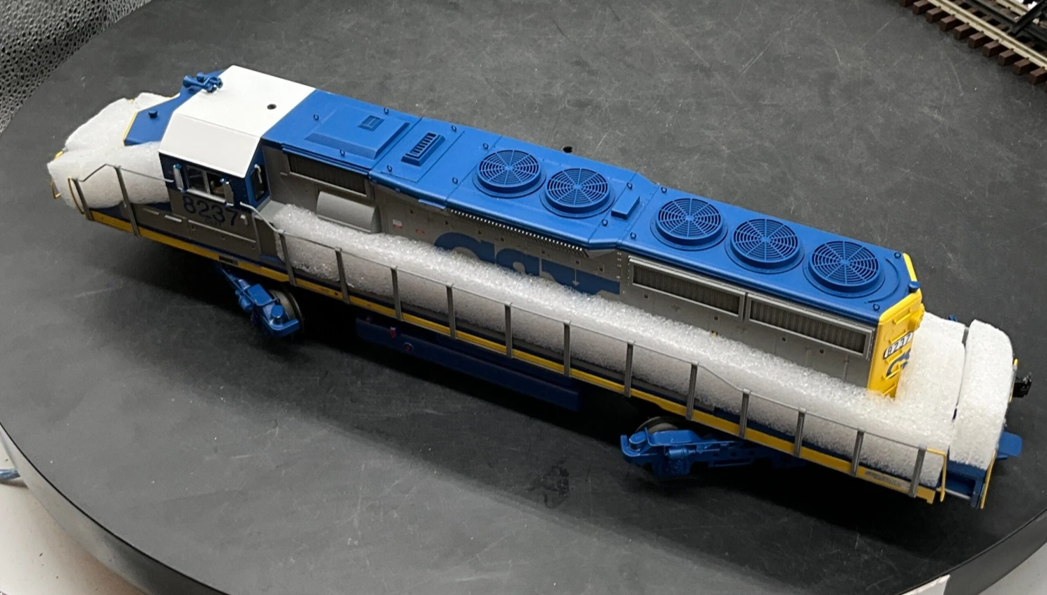 Atlas O Scale Premier CSX 8237 SD40-2 Diesel Locomotive PS.3 #30138010 Used Excellent(Atlas O Scale Premier Csx 8237 Sd40 2 Diesel Locomotive Ps 3 30138010 Used Excellent) 4 Atlas O Scale Premier CSX 8237 SD40-2 Diesel Locomotive PS.3 #30138010 Used Excellent(Atlas O Scale Premier Csx 8237 Sd40 2 Diesel Locomotive Ps 3 30138010 Used Excellent) - Image 2