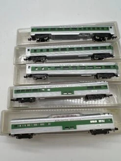 Model Power Set Of 5 Burlington Northern BN Green/ Silver Passenger Cars 3037 ; 3047 X2; 3057 X2 N SCALE Like New(Model Power Set Of 6 Burlington Northern Bn Green Silver Passenger Cars 3037 X2 3047 X2 3057 X2 N Scale Like New)