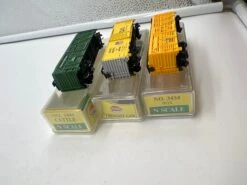 Set Of 3 Assorted Freight Cars 005 --UP, Katy, BN- N SCALELike New(Set Of 3 Assorted Freight Cars 005 Up Katy Bn N Scale Like New)