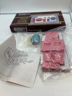K-Line K-41052HERSHEY'S CHOCOLATE TOWN CONFECTION & FOUNTAIN KIT, O SCALE NEW(K Line K 41052 Hersheys Chocolate Town Confection Fountain Kit O Scale New)