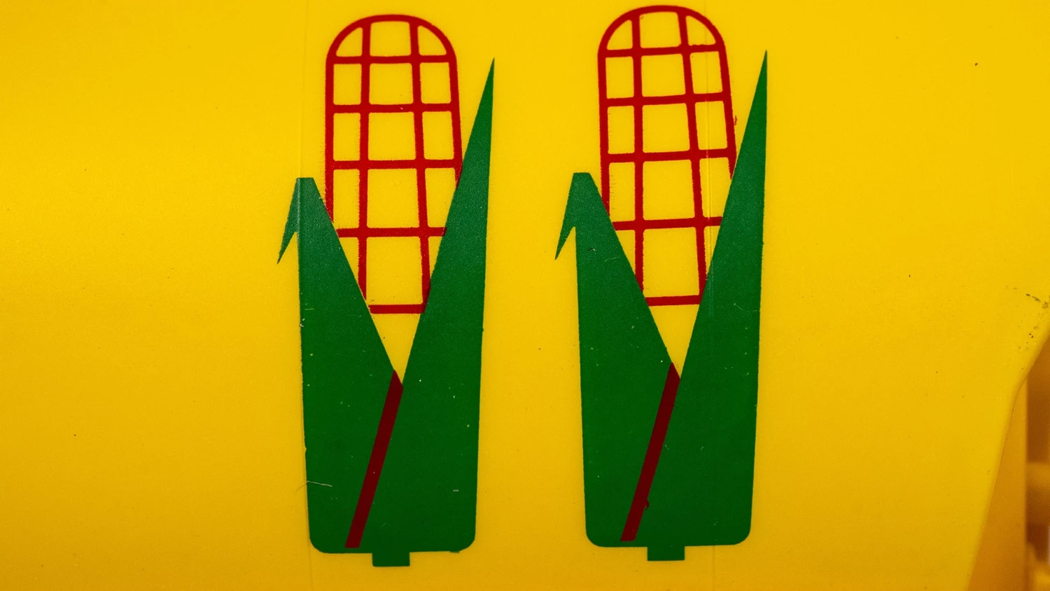 Bachmann 19104 CANADIAN 4 BAY CYLINDRICAL GRAIN HOPPER - SCOULAR #1687 HO SCALE NEW(Bachmann 19104 Scoular 1687 4 Bay Cylindrical Grain Hopper Ho Scale) 9 Bachmann 19104 CANADIAN 4 BAY CYLINDRICAL GRAIN HOPPER - SCOULAR #1687 HO SCALE NEW(Bachmann 19104 Scoular 1687 4 Bay Cylindrical Grain Hopper Ho Scale) - Image 7