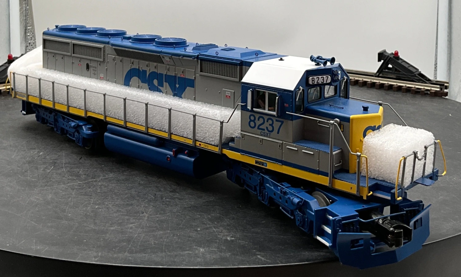 Atlas O Scale Premier CSX 8237 SD40-2 Diesel Locomotive PS.3 #30138010 Used Excellent(Atlas O Scale Premier Csx 8237 Sd40 2 Diesel Locomotive Ps 3 30138010 Used Excellent) 8 Atlas O Scale Premier CSX 8237 SD40-2 Diesel Locomotive PS.3 #30138010 Used Excellent(Atlas O Scale Premier Csx 8237 Sd40 2 Diesel Locomotive Ps 3 30138010 Used Excellent) - Image 6