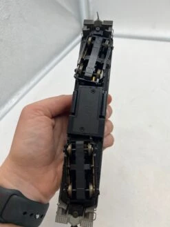 Kato NYC-8213-4 New York Central NYC 8213 Diesel Locomotive Gray HO SCALE Like New No Box(Kato Nyc 8213 4 New York Central Nyc 8213 Diesel Locomotive Gray Ho Scale Like New No Box) -BRADY’S TRAINS MODELs 1AA89DBA C92A 4E8A B511 F8D37B46AE29