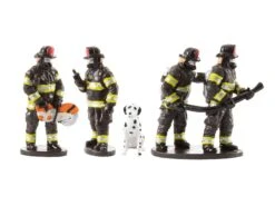 Lionel 2230180 FIREFIGHTER FIGURES AND DOG O SCALE NEW(Lionel 2230180 Firefighter Figures And Dog O Scale New)