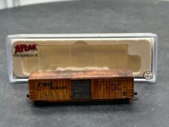 Atlas 50 000 700 50' 6" Box Car Railbox (Large Logo) (Yellow/Black) N SCALE WEATHERED AS IS Used Excellent(Atlas 50 000 700 50 6 Box Car Railbox Large Logo Yellow Black N Scale Weathered As Is Used Excellent) -BRADY’S TRAINS MODELs 2779A2E3 B068 4D6B AE4D FCF15CFFDFB7