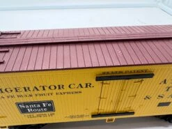 MTH Railking 30-4157A ATSF 19th Century Reefer O SCALE Used Excellent(Mth Railking 30 4157a Atsf 19th Centory Reefer O Scale Used Excellent) -BRADY’S TRAINS MODELs 351325FA EDEB 4507 8C49 38E5C020FE02