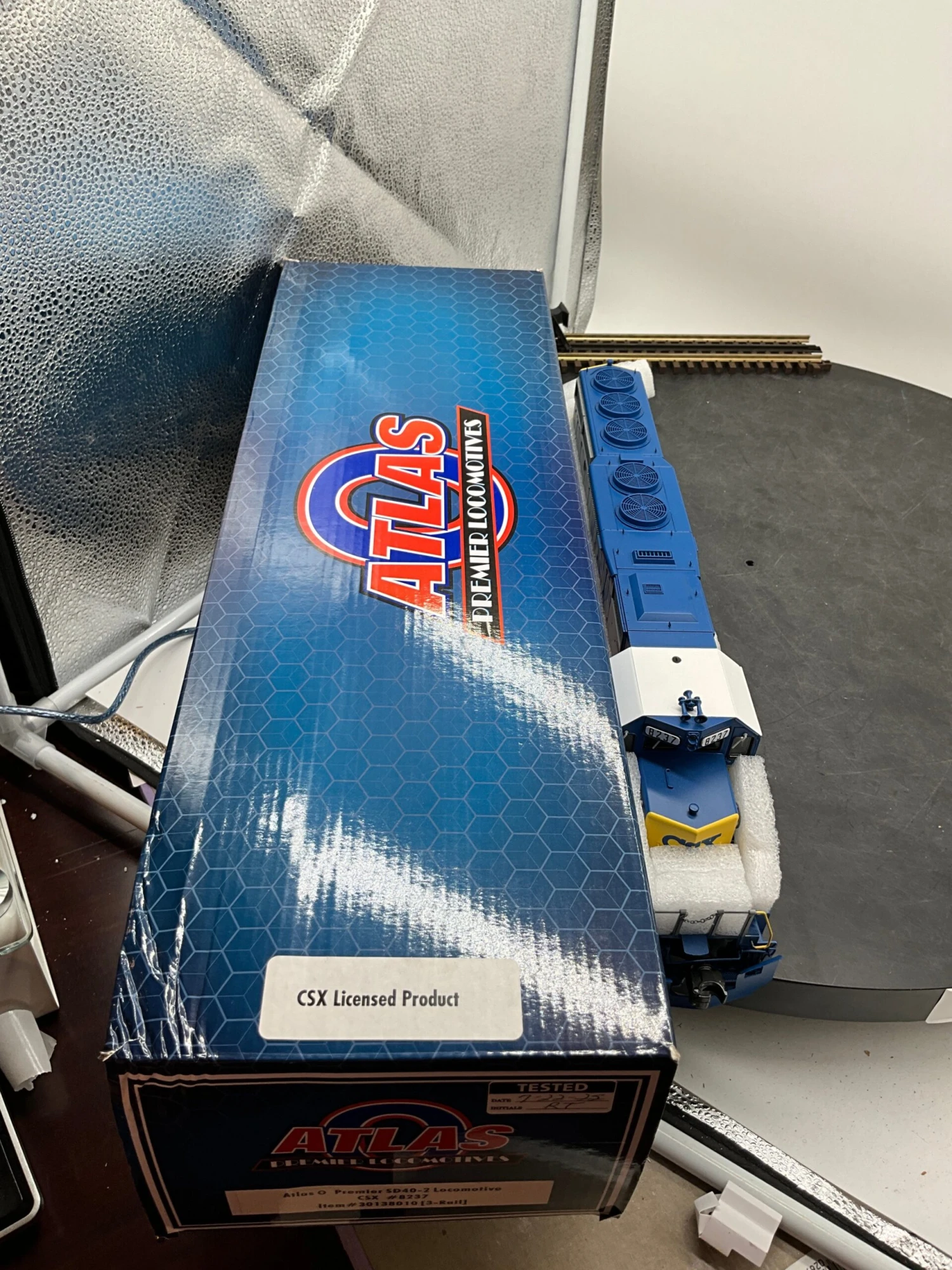 Atlas O Scale Premier CSX 8237 SD40-2 Diesel Locomotive PS.3 #30138010 Used Excellent(Atlas O Scale Premier Csx 8237 Sd40 2 Diesel Locomotive Ps 3 30138010 Used Excellent) 10 Atlas O Scale Premier CSX 8237 SD40-2 Diesel Locomotive PS.3 #30138010 Used Excellent(Atlas O Scale Premier Csx 8237 Sd40 2 Diesel Locomotive Ps 3 30138010 Used Excellent) - Image 8