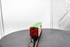 MTH 30-79189 Operating Box Car W/Signal Man O SCALE NEW(Mth 30 79189 Operating Box Car W Signal Man O Scale New) -BRADY’S TRAINS MODELs 4e5d3fd1b71336454df6b10e7f8d92ac