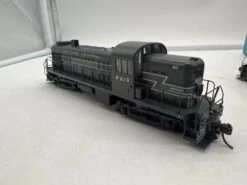 Kato NYC-8213-4 New York Central NYC 8213 Diesel Locomotive Gray HO SCALE Like New No Box(Kato Nyc 8213 4 New York Central Nyc 8213 Diesel Locomotive Gray Ho Scale Like New No Box) -BRADY’S TRAINS MODELs 5496B420 AFBD 453D 9E13 F0CA2E73E943