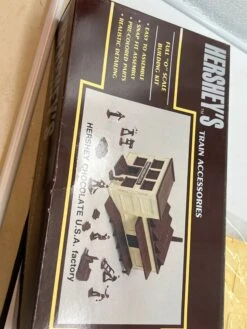K-Line K-40112 Hershey Chocolate Town USA Factory Building Kit 1992 O SCALE NEW(K Line K 40112 Hershey Chocolate Town Usa Factory Building Kit 1992 O Scale New) -BRADY’S TRAINS MODELs 5925BAF1 5F41 4434 826C B9AFC3D5E496