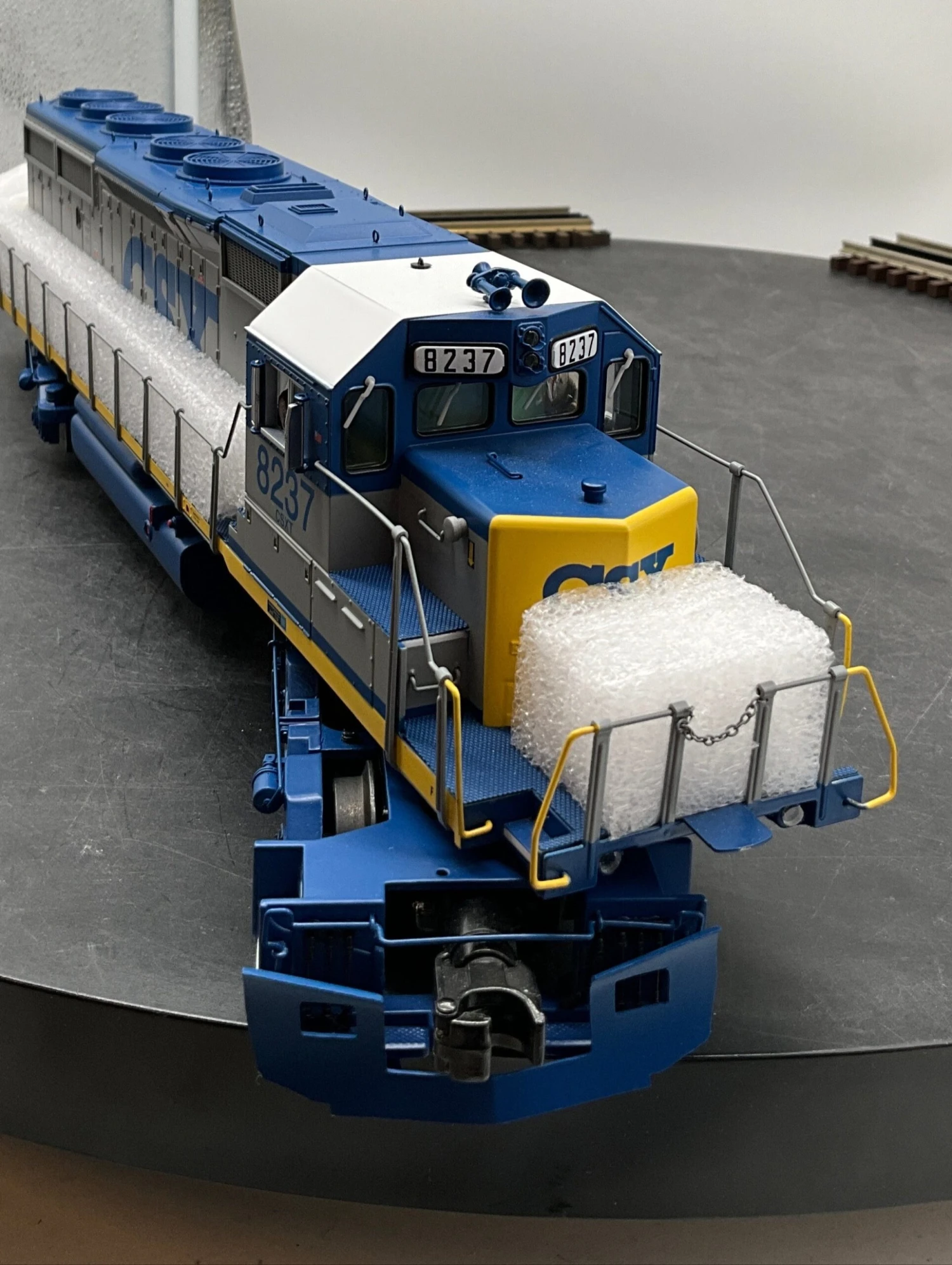 Atlas O Scale Premier CSX 8237 SD40-2 Diesel Locomotive PS.3 #30138010 Used Excellent(Atlas O Scale Premier Csx 8237 Sd40 2 Diesel Locomotive Ps 3 30138010 Used Excellent) 7 Atlas O Scale Premier CSX 8237 SD40-2 Diesel Locomotive PS.3 #30138010 Used Excellent(Atlas O Scale Premier Csx 8237 Sd40 2 Diesel Locomotive Ps 3 30138010 Used Excellent) - Image 5