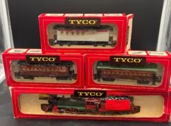 Tyco 233B:2000 Santa Fe 1890 Ten Wheeler Lighted With 3 Passenger Cars HO SCALE Used VG(Tyco 233b 2000 Santa Fe 1890 Ten Wheeler Lighted Ho Scale Used Vg)