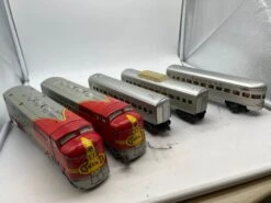 Marx Postwar 1095 Passenger Set With 2 E7 AA Diesels (1 Pwd 1 Nonpwd), 2 3152 Coaches, 3197 Observation Car O SCALE Used As Is No Box(Marx Postwar 1095 Passenger Set With 2 E7 Aa Diesels 1 Pwd 1 Nonpwd 2 3152 Coaches 3197 Observation Car O Scale Used No Box)