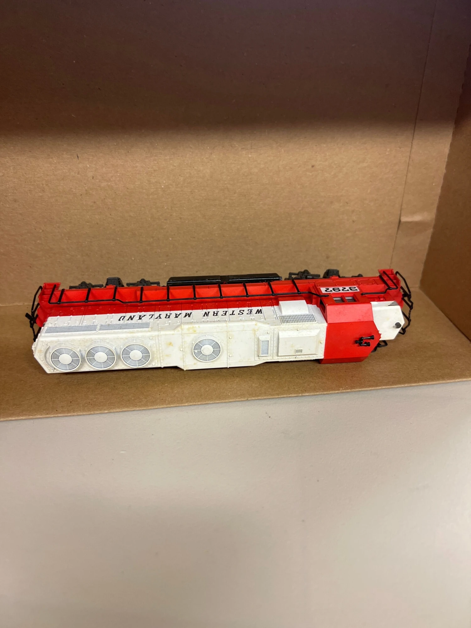 HO Scale Bargain Engine129 Atlas Western Maryland Diesel Used Good(Ho Scale Bargain Engine 129 Atlas Western Maryland Diesel Used Good) 4 HO Scale Bargain Engine129 Atlas Western Maryland Diesel Used Good(Ho Scale Bargain Engine 129 Atlas Western Maryland Diesel Used Good) - Image 2