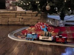 Lionel 6-85324 THOMAS & FRIENDS CHRISTMAS FREIGHT LIONCHIEF SET WITH BLUETOOTH O SCALE NEW(Lionel 6 85324 Thomas Friends Christmas Freight Lionchief Set With Bluetooth O Scale New) -BRADY’S TRAINS MODELs 685324P 03