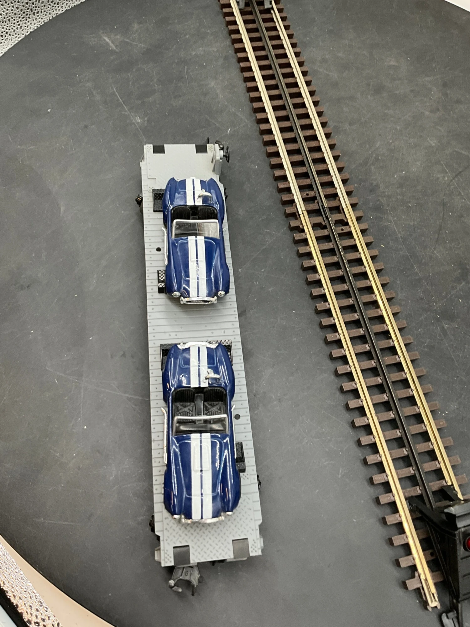 MTH Railking 30-7660 Flat Car W/Ertl 1965 Ford Cobras O SCALE Used Excellent(Mth Railking 30 7660 Flat Car W Ertl 1965 Ford Cobras O Scale Used Excellent) 8 MTH Railking 30-7660 Flat Car W/Ertl 1965 Ford Cobras O SCALE Used Excellent(Mth Railking 30 7660 Flat Car W Ertl 1965 Ford Cobras O Scale Used Excellent) - Image 6