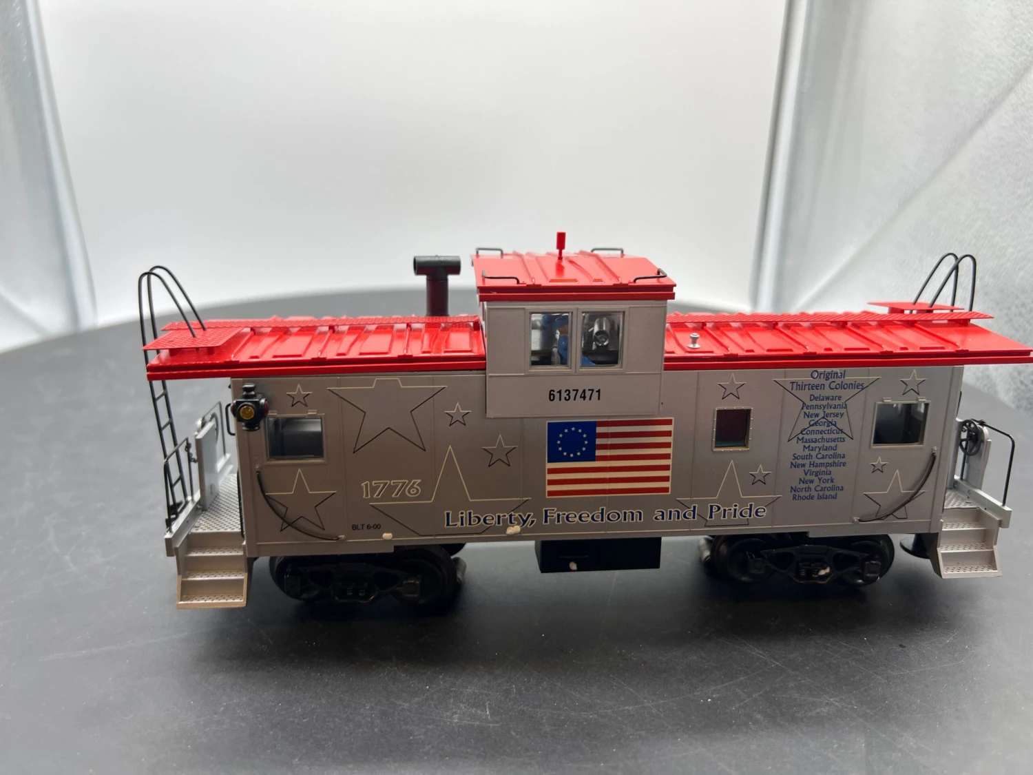 K-Line K613-7471 Spirit Of 76 13 COLONIES SCALE EXTENDED VISION CABOOSE O SCALE Used Excellent AS IS(K Line K613 7471 Spirit Of 76 13 Colonies Scale Extended Vision Caboose O Scale Used Excellent) 9 K-Line K613-7471 Spirit Of 76 13 COLONIES SCALE EXTENDED VISION CABOOSE O SCALE Used Excellent AS IS(K Line K613 7471 Spirit Of 76 13 Colonies Scale Extended Vision Caboose O Scale Used Excellent) - Image 7