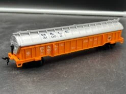 Bachmann BAC31002 Bessmer Lake Erie B&LE Gondola With Cover HO SCALE Like New(Bachmann Bac31002 Bessmer Lake Erie B Le Gondola With Cover Ho Scale Like New)