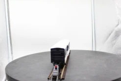 MTH 30-74038 2002 Holiday Car RAILKING O SCALE NEW(Mth 30 74038 2002 Holiday Car Railking O Scale New) -BRADY’S TRAINS MODELs 815169991cb7b95fcf5d364739ef1f0d