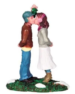Lemax 92620 Mistletoe Magic FIgurine(Lemax 92620 Mistletoe Magic Figurine)