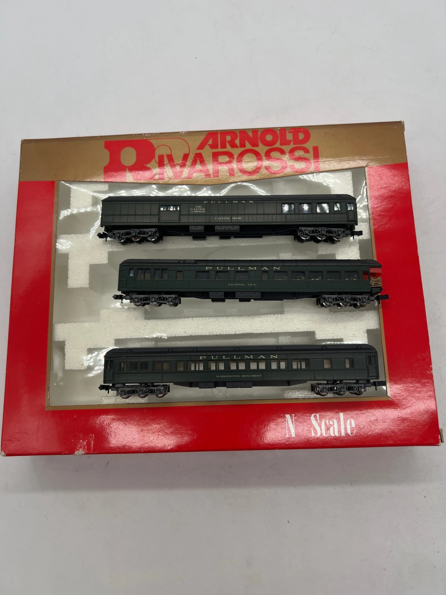 RIVAROSSI 0548 SET OF 3 PULLMAN PASSENGER CARSGREEN N SCALE Like New(Rivarossi 0548 Set Of 3 Pullman Cars N Scale Like New) 3 RIVAROSSI 0548 SET OF 3 PULLMAN PASSENGER CARSGREEN N SCALE Like New(Rivarossi 0548 Set Of 3 Pullman Cars N Scale Like New)