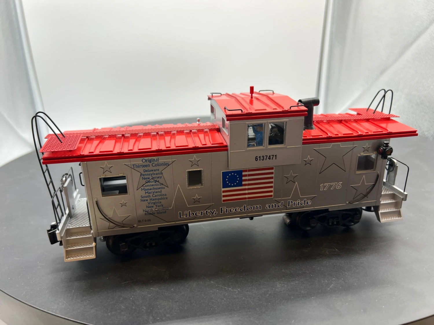 K-Line K613-7471 Spirit Of 76 13 COLONIES SCALE EXTENDED VISION CABOOSE O SCALE Used Excellent AS IS(K Line K613 7471 Spirit Of 76 13 Colonies Scale Extended Vision Caboose O Scale Used Excellent) 6 K-Line K613-7471 Spirit Of 76 13 COLONIES SCALE EXTENDED VISION CABOOSE O SCALE Used Excellent AS IS(K Line K613 7471 Spirit Of 76 13 Colonies Scale Extended Vision Caboose O Scale Used Excellent) - Image 4