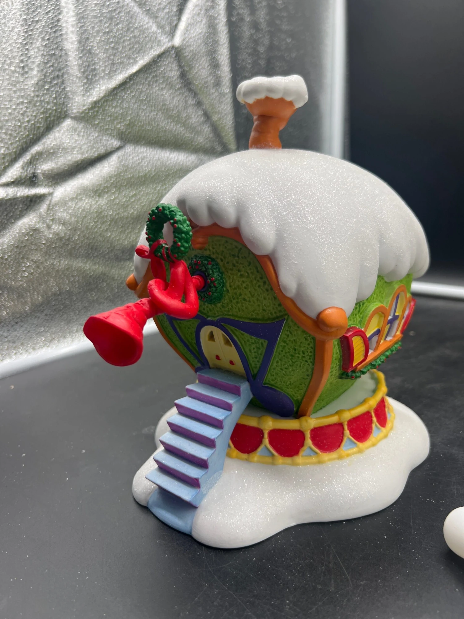 Dept 56 #803393 The Grinch "Who-Ville Music Shop" Building Like New(Dept 56 803393 The Grinch Who Ville Music Shop Building Like New) 4 Dept 56 #803393 The Grinch "Who-Ville Music Shop" Building Like New(Dept 56 803393 The Grinch Who Ville Music Shop Building Like New) - Image 2