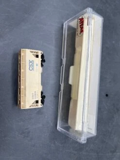 Atlas 39162 CSX ACF Centerflow 2bay Hopper Graffitied N SCALE WEATHERED AS IS Used Excellent(Atlas 39162 Csx Acf Centerflow 2 Bay Hopper Graffitied N Scale Weathered As Is Used Excellent) -BRADY’S TRAINS MODELs C4FC9508 EF1E 46FC BDCB DD565693BFFA