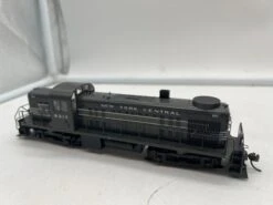 Kato NYC-8213-4 New York Central NYC 8213 Diesel Locomotive Gray HO SCALE Like New No Box(Kato Nyc 8213 4 New York Central Nyc 8213 Diesel Locomotive Gray Ho Scale Like New No Box)