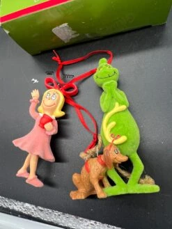 Dept 56 4031514T Grinch Max & Cindy Lou Who Ornament SetLike New(Dept 56 4031514t Grinch Max Cindy Lou Who Ornament Set Like New)