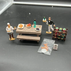 G Scale Accessory Pack 2: Picnic With Figures(G Scale Accessory Pack 2 Picnic With Figures)