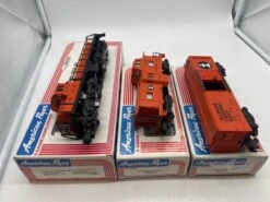 American Flyer Lionel Illinois Central Gulf IC 6-48001, 6-48701, 4-9712 GP-20 Diesel Locomotive, Caboose, & Boxcar S SCALE Like New(American Flyer Lionel Illinois Central Gulf Ic 6 48001 6 48701 4 9712 Gp 20 Diesel Locomotive Caboose Boxcar S Scale Like New)