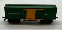 Bachmann 43-1023-24 Old Time Box Car Central Pacific HO Scale Used Excellent Damaged Box(Bachmann 43 1023 24 Old Time Box Car Central Pacific Ho Scale Used Excellent Damaged Box)