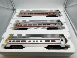 Williams New Haven NH Set Of 3 Passenger Cars Orange Stripe O SCALE NEW(Williams New Haven Nh Set Of 3 Passenger Cars Orange Stripe O Scale New)