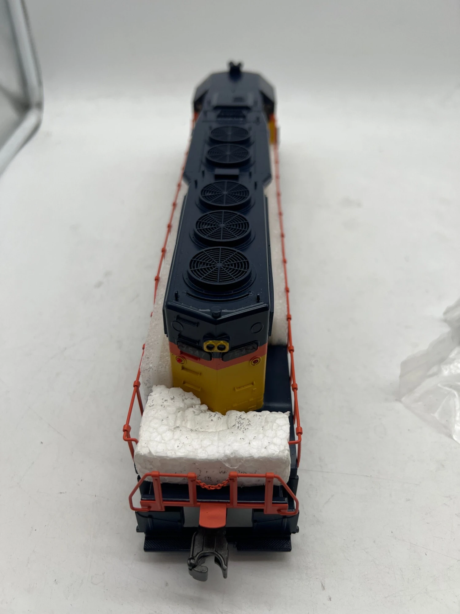 MTH Premier 20-2216-1 Chessie SD40-2 Diesel Engine - Chessie Cab WM 7547 With Proto #2O SCALE. Used Excellent(Mth Premier 20 2216 1 Chessie Sd40 2 Diesel Engine Chessie Cab Wm 7547 With Proto 2 O Scale Used Excellent) 6 MTH Premier 20-2216-1 Chessie SD40-2 Diesel Engine - Chessie Cab WM 7547 With Proto #2O SCALE. Used Excellent(Mth Premier 20 2216 1 Chessie Sd40 2 Diesel Engine Chessie Cab Wm 7547 With Proto 2 O Scale Used Excellent) - Image 4