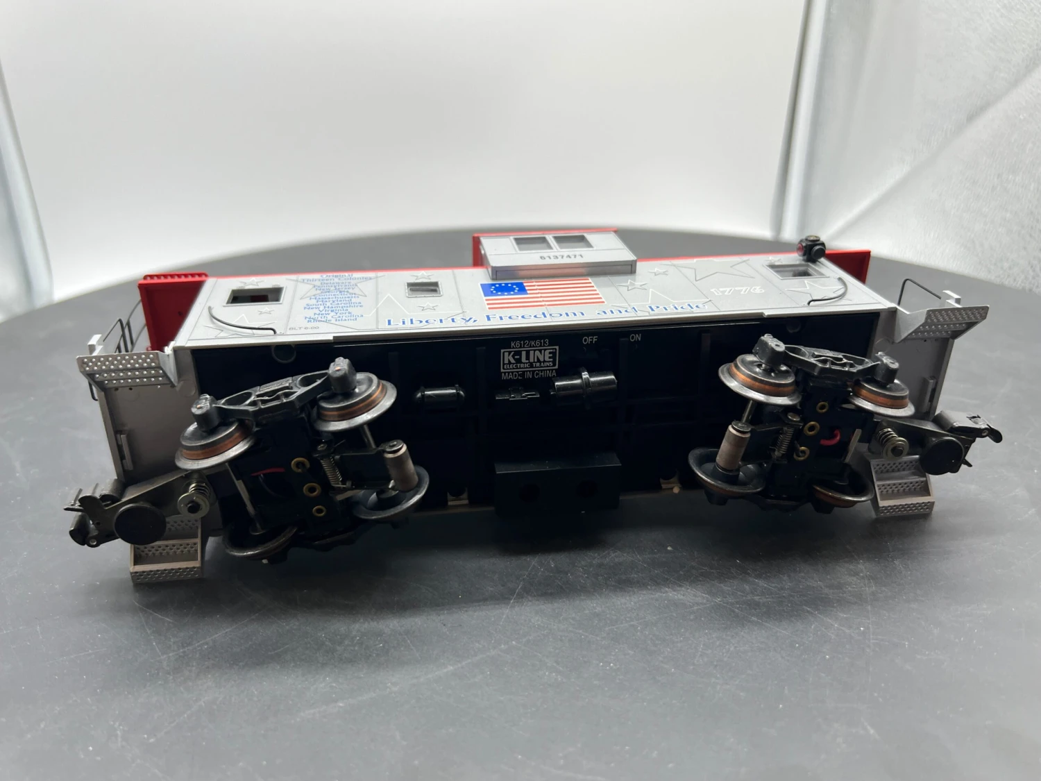 K-Line K613-7471 Spirit Of 76 13 COLONIES SCALE EXTENDED VISION CABOOSE O SCALE Used Excellent AS IS(K Line K613 7471 Spirit Of 76 13 Colonies Scale Extended Vision Caboose O Scale Used Excellent) 4 K-Line K613-7471 Spirit Of 76 13 COLONIES SCALE EXTENDED VISION CABOOSE O SCALE Used Excellent AS IS(K Line K613 7471 Spirit Of 76 13 Colonies Scale Extended Vision Caboose O Scale Used Excellent) - Image 2