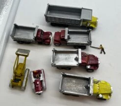 Construction Site Vehicles, Figures, Details HO SCALE (9 Pc)Used No Box(Construction Site Vehicles Figures Details Ho Scale 9 Pc Used No Box)