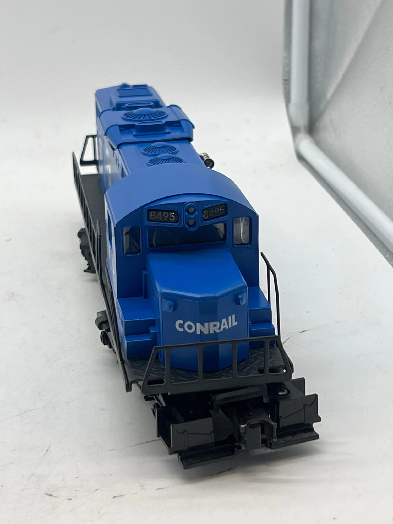Lionel 6-18566 8495 Conrail SD-20 Powered Diesel Locomotive O Scale Like New(Lionel 6 18566 8495 Conrail Sd 20 Powered Diesel Locomotive O Scale Like New) 4 Lionel 6-18566 8495 Conrail SD-20 Powered Diesel Locomotive O Scale Like New(Lionel 6 18566 8495 Conrail Sd 20 Powered Diesel Locomotive O Scale Like New) - Image 2