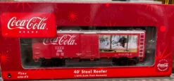 Athearn 8328 Coca-Cola 40' Steel Reefer #3 In A Series HO Scale(Athearn 8328 Coca Cola 40 Steel Reefer 3 In A Series Ho Scale)