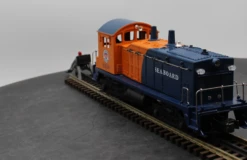 Lionel 6-18582 Postwar Celebration Series Seaboard Nw2 Switcher Locomotive O SCALE Like New(Lionel 6 18582 Postwar Celebration Series Seaboard Nw2 Switcher Locomotive O Scale Like New)