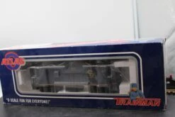 Atlas 0701-2 O Chesapeake Ohio C&O EV Caboose 3 RL O SCALE NEW(Atlas 0701 2 O Chesapeake Ohio C O Ev Caboose 3 Rl O Scale New)