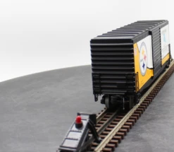 MTH 30-74362 NFL - Pittsburgh Steelers Super Bowl XL Champs 40' High Cube Box Car O SCALE Like New(Mth 30 74362 Nfl Pittsburgh Steelers Super Bowl Xl Champs 40 High Cube Box Car O Scale Like New) -BRADY’S TRAINS MODELs d5af50b0ee07320d666c7b932eb53443