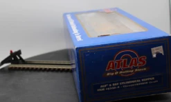Atlas 6332-4 ACF 6 BAY CYLINDRICAL HOPPER - Chesapeakea & OHIOChessie #835040 3 RLO SCALE Like New(Atlas 6332 4 Acf 6 Bay Cylindrical Hopper Chesapeakea Ohio Chessie 835040 3 Rl O Scale Like New) -BRADY’S TRAINS MODELs ee91323258db93ac734678a483f7262d