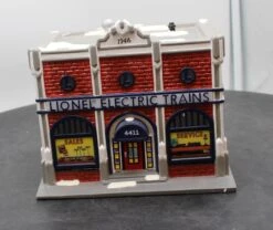 Dept 56 2202 Lionel Electric Trains Shop Snow VillageUsed Excellent No Light Cord Damaged Box(Dept 56 2202 Lionel Electric Trains Shop Snow Village Used Excellent Damaged Box)