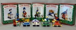 Hallmark Disney Merry Miniatures Set Of 5 Characters On Train(Hallmark Disney Merry Miniatures Set Of 5 Characters On Train)