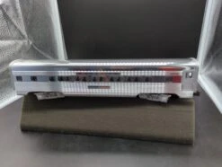 Lionel 6-19112 Santa Fe Aluminum Passenger Car, Squaw Valley O SCALE Like New(Lionel 6 19112 Santa Fe Aluminum Passenger Car Squaw Valley O Scale Like New)