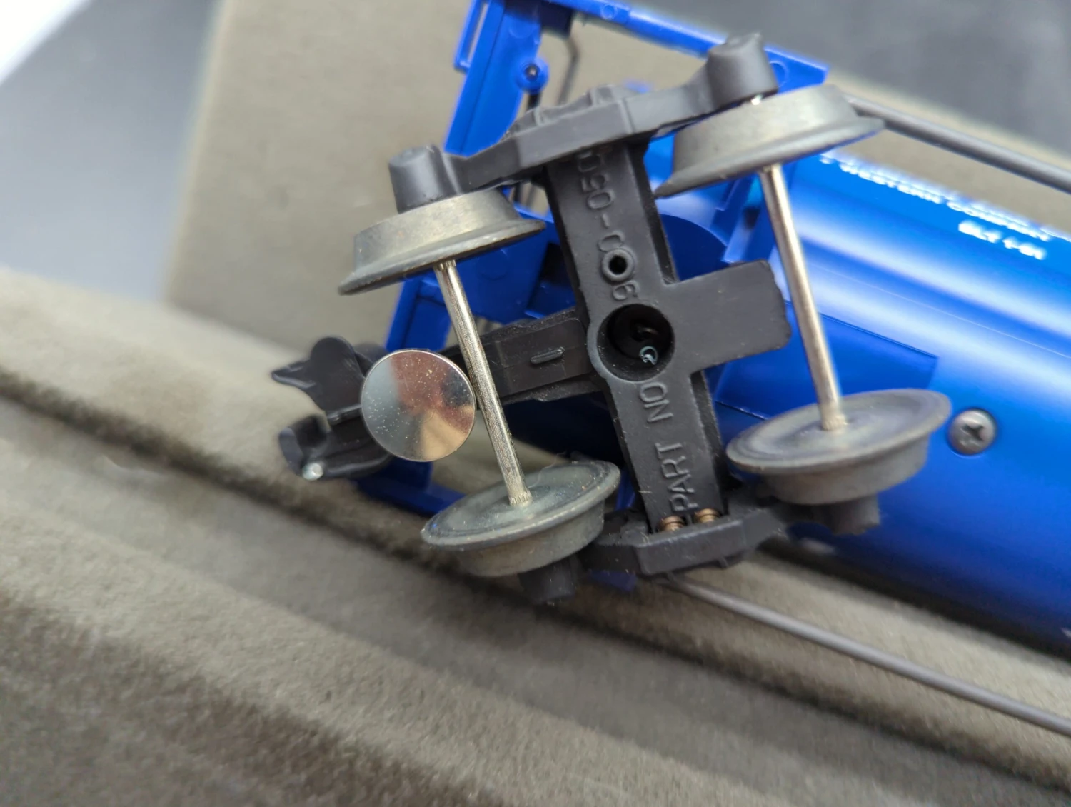 Lionel 6-17902 New Jersey Zink Co. Uni-body Tank Car O SCALE Like New(Lionel 6 17902 New Jersey Zink Co Uni Body Tank Car O Scale Like New) 7 Lionel 6-17902 New Jersey Zink Co. Uni-body Tank Car O SCALE Like New(Lionel 6 17902 New Jersey Zink Co Uni Body Tank Car O Scale Like New) - Image 5