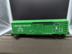 Lionel 6-16258 Lehigh Valley LVboxcarO SCALE Like New(Lionel 6 16258 Lehigh Valley Lv Boxcar O Scale Like New)